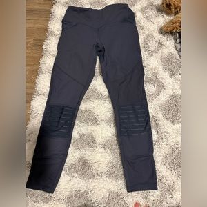 Born primitive leggings size small